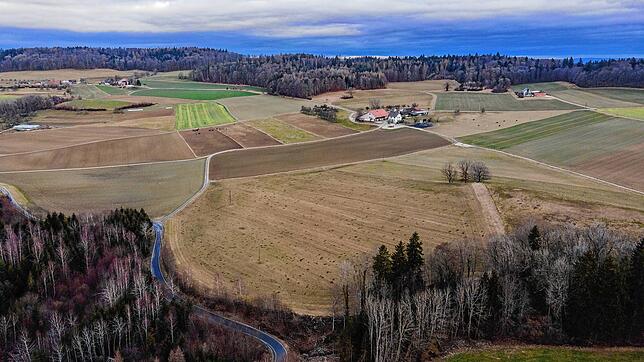 Der nordwestlichste Zipfel der Gemeinde Öhningen (mit dem Gewann Bühlharz) auf dem Schienerberg. In diesem Bereich würde das Land ...