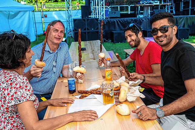 Bild 16: Seehasenfest 2022: Besucher freuen sich über den Rummel
