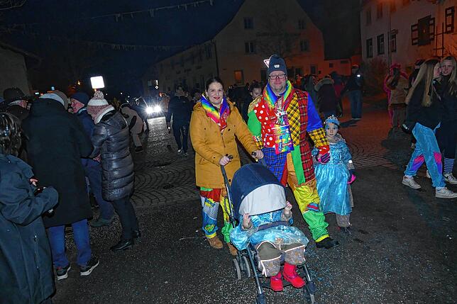 Bild 8: Mystisch-schauriges Hexenspektakel begeistert in Pfohren hunderte von Umzugsteilnehmern
