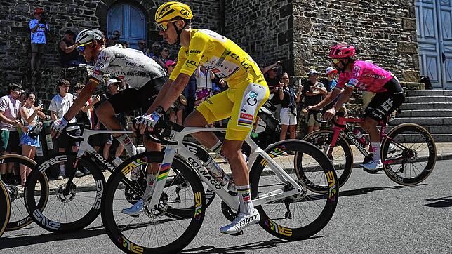 Athleten der Tour de France zischen am Publikum vorbei – und darunter sind irgendwo definitiv auch Fans aus VS.