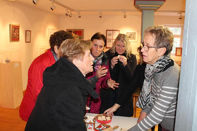 Kräftig gefachsimpelt wurde beim "Springerle-Kongress" im Kelnhof-Museum.