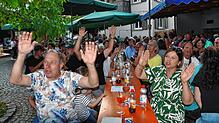 Hunderte Gäste genießen am Samstagabend die Auftaktveranstaltung beim 31. Bermatinger Torkelfest. Sie feiern bis in die Nacht und ...