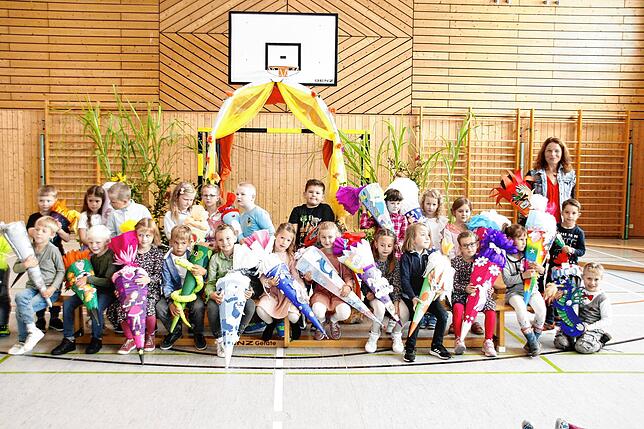 Bei einer eindrucksvollen Einschulungsfeier in der Turnhalle der Wildensteinschule in Leibertingen haben sich 24 Erstklässler aus der ...