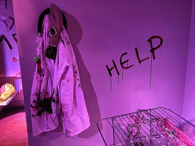 Im Escape Room &bdquo;Saw&ldquo; ist Horror angesagt.