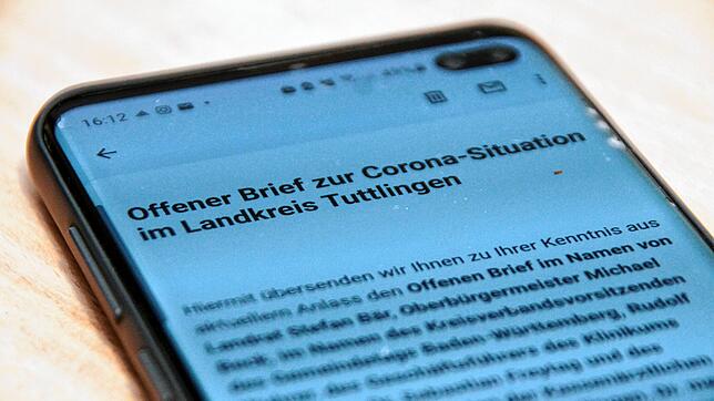 Ein offener Brief an die Menschen in Tuttlingen soll erinnern, dass die Pandemie nicht vorbei ist, Impfungen wichtig sind und auch ...