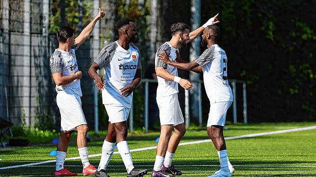 Der Türk. SV Konstanz bejubelt den 5:2-Erfolg über den 1. FC Rielasingen-Arlen II.