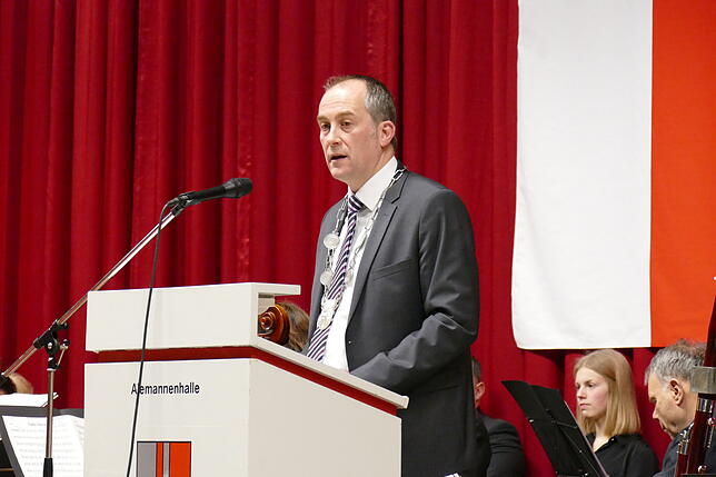 Bürgermeister Maik Lehn bei seiner Festansprache.