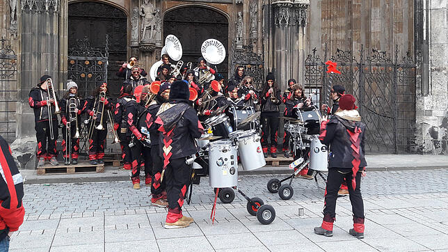 Die Waldstadtfäger bei einem Auftritt vor dem Ulmer Münster Anfang diesen Jahres.