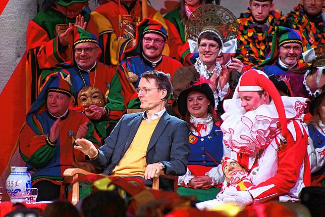 Bild 11: Karl Lauterbach vor dem Narrengericht Stockach: Die ersten Bilder