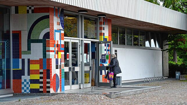 Die coronabedingten Einschränkungen führen zu großem Andrang im Singener Hallenbad. Deshalb werden nun die Zeitfenster gekürzt.