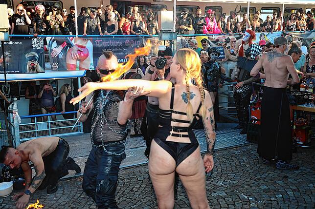 Bild 25: Lack, Leder, Latex! Dieses Spektakel bieten die BDSM-Fans im Konstanzer Hafen