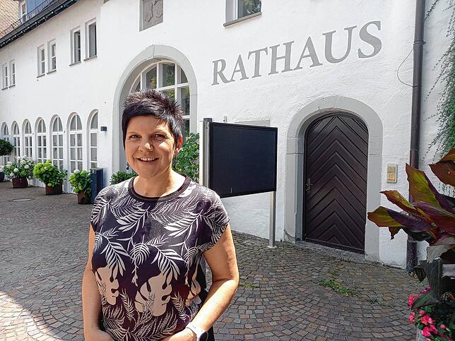 Im Juli 2022 wurde Regina Holzhofer als Nachfolgerin von Klaus Schiele öffentlich vorgestellt.