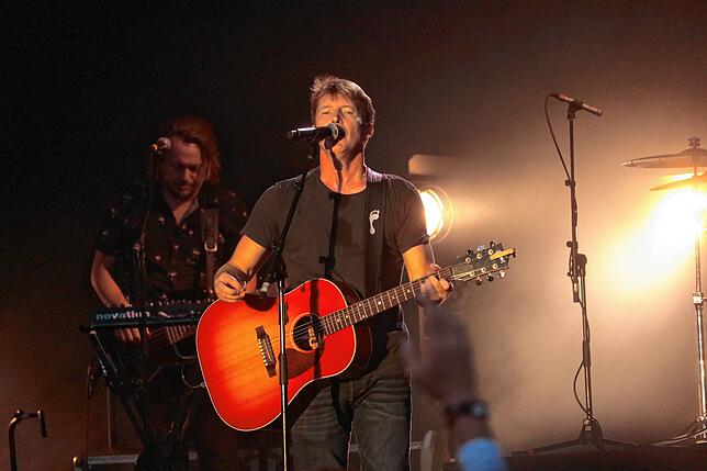 Bild 19: James Blunt begeistert Fans im Salemer Schlosspark