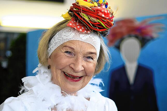 Bild 29: Frauenkaffee 2025: Männer in der Minderheit, Frauen gut behütet – Fotos der Premiere!