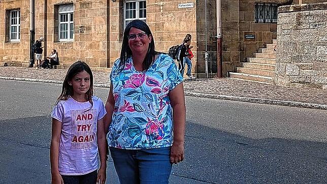 Sophia Wolf (l.) und ihre an Mukoviszidose erkrankte Tochter Emma hoffen, dass am 2. August an dieser Stelle möglichst viele Läufer ...