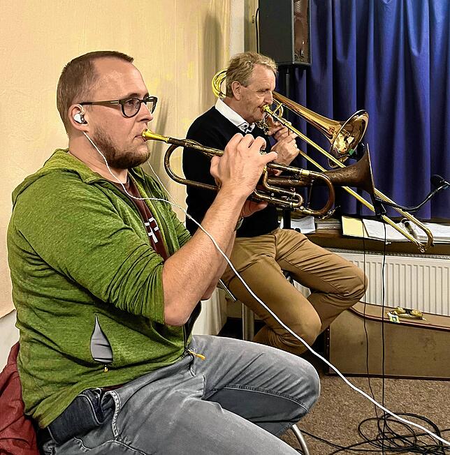 Benedikt Hauger und Manfred Müller an den Blasinstrumenten.