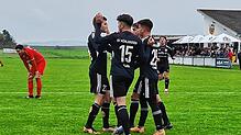 Der SV Mühlhausen jubelt beim 3:2-Erfolg gegen den FC Kluftern.