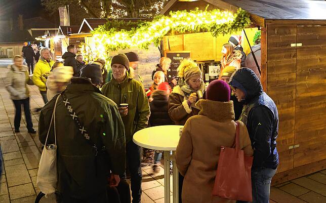 Bild 15: Stimmungsvoller Auftakt des Donaueschinger Adventsmarktes