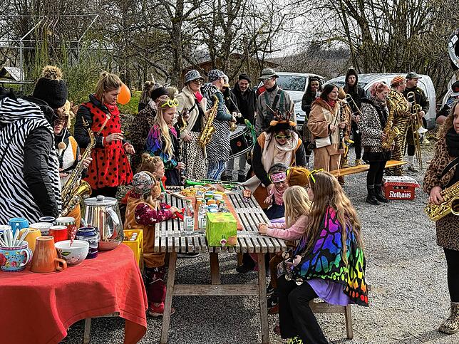 Bild 15: Fasnet in Lellwangen: 220 Narren feiern mit Musik und Freude -  hier die Bilder!