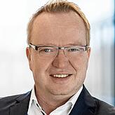 „Die Schutzgerüste stellen sicher, dass im unwahrscheinlichen Fall eines Seilabrisses die Leiterseile nicht auf den Boden sondern in das ...