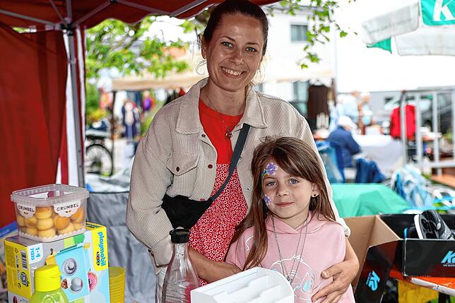 Bild 4: Frühschoppen und Flohmarkt locken die Besucher – so endet das Dingelsdorfer Herbstfest 2024