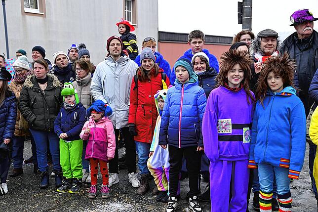 Bild 26: 75 Gruppen beim Fasnachtsumzug in St. Georgen: Wir haben die Bilder