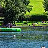 Badebetrieb am Klosterweiher. Das Bild entstand im Juli 2024.