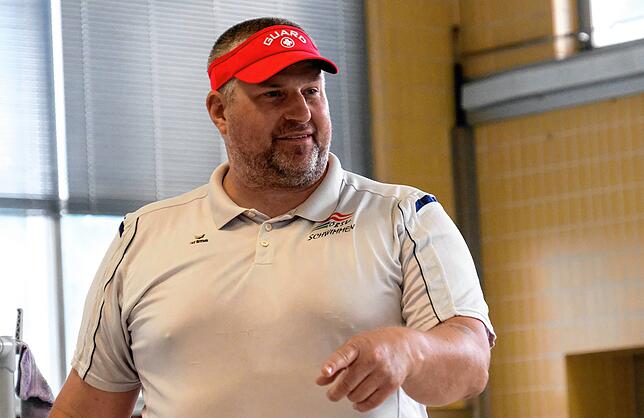 Nach einer langen Zwangspause darf Schwimmtrainer Patrick Holst endlich seiner Aufgabe nachgehen, die Singener Schwimm-Sport-Freunde ...