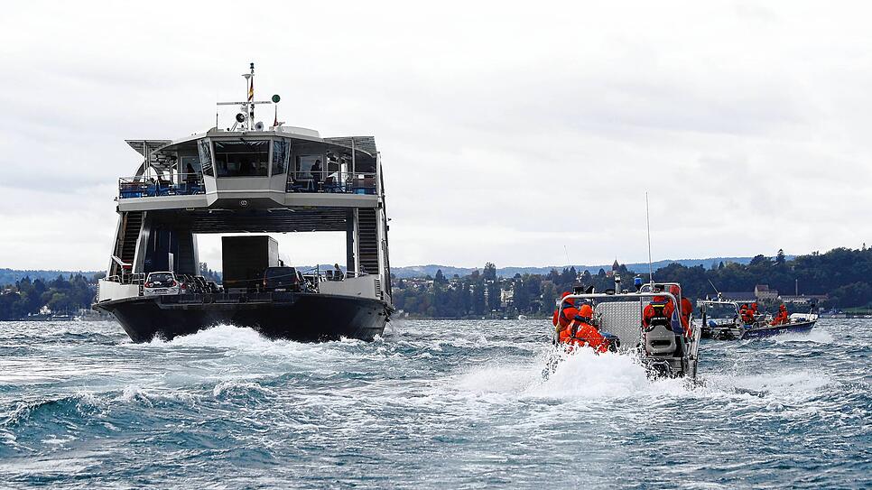 Bild : Übung macht den Meister! Deshalb begleiten THW-Boote die Autofähre zwischen Konstanz und Meersburg