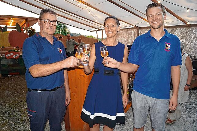 Bild 7: Bilder vom Daisendorfer Weinfest am Freitagabend rund um die Fruchtscheune von Mathias Bernhard