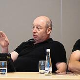 Gemeinderat Roland Halder warnt davor, dass die Kosten für die Nahwärme in einigen Jahren nach oben schießen könnten.