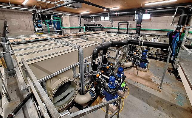 Im Technikraum des Schwimmbads wird das Wasser aufbereitet.