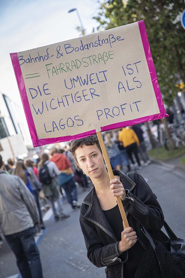 Meline Bonnaud fordert eine weitere Fahrradstraße und hält wenig von Veränderungen innerhalb des Kapitalismus‘