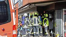 Die Feuerwehr am Einsatzort nahe des Bärenplatzes.