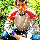 Eines der letzten Bilder von Joachim Bruckauf: Es zeigt den sportlichen Jungen in Jeans und mit Sportschuhen in lässiger Haltung. Auf ...