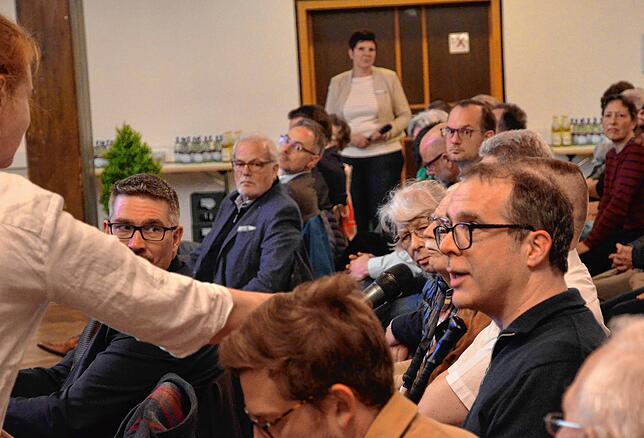 Jens Estelmann aus Markdorf erinnert an die Möglichkeit, gefällte Bäume durch Neuanpflanzungen zu ersetzen.