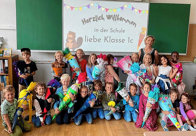 Klassenlehrerin Karin Wagner Zimmermann kümmert sich in diesem Schuljahr um diese Rasselband. Unterstützt wird sie von Katja Schneider ...