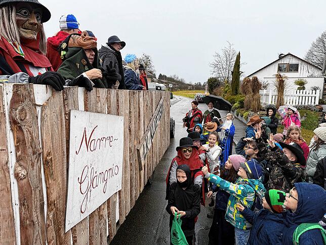Bild 12: Fasnacht 2025 in Friedrichshafen: Rathaussturm & Schulbefreiung in eindrucksvollen Bildern!