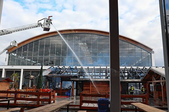 Bild 5: Feuer auf Messegelände! So dramatisch war der Einsatz der Feuerwehr in Friedrichshafen