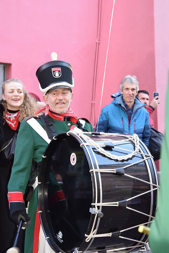 Bild 2: Musik, gute Stimmung und Tradition: Bilder vom Wäldertag in Bad Säckingen