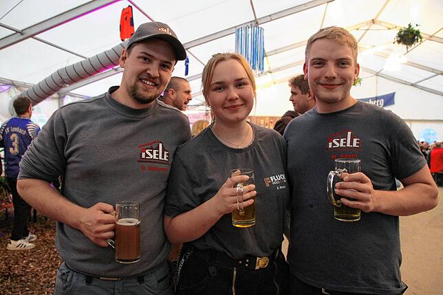 Die Handwerker aus Stühlingen und Umgebung trafen sich zum zünftigen Handwerkervesper vor Vatertag beim Fußballfest des FC und MV Weizen.