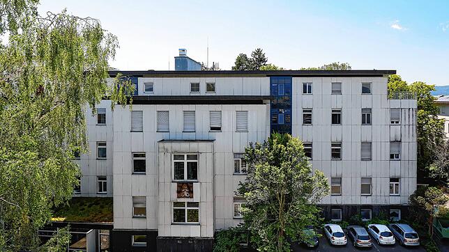 Das Radolfzeller Krankenhaus (hier die Nordansicht vom neuen Pflegeheim aus gesehen) auf der Mettnau hat am 30. Juni offiziell seine ...