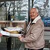 Hans Teschner und Rudolf Babeck (von links) sind dankbar: Anfang Januar wurde in der Babyklappe an der alten DRK-Rettungswache neben dem ...