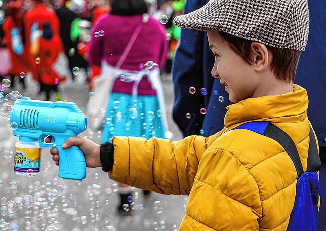 Bild 15: Fastnacht auf dem Schienerberg: Tausende feiern den Höriumzug mit kreativen Mottos