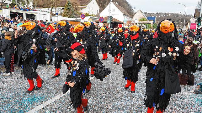 Die Hertemer Grabbe-Clique leitet ihren Namen und ihr Häs von dem Felsvorsprung ab. Foto: Boris Burkhardt