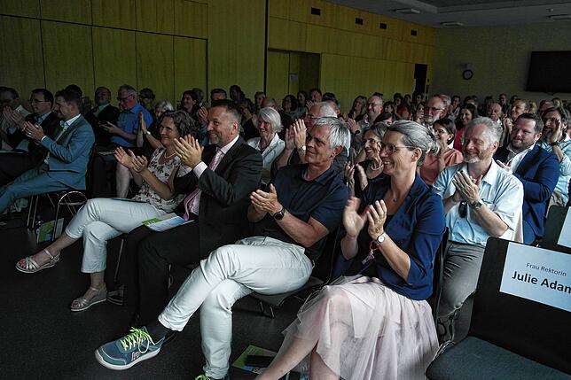 Offizieller Festakt: Zahlreiche Gäste kamen zur offiziellen Einweihung in die neue Teuringer-Tal-Schule nach Oberteuringen.