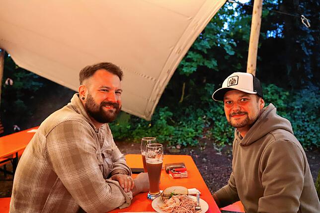 Bild 2: Gute Stimmung trotz schlechtem Wetter auf dem Ostracher Eichbühlfest