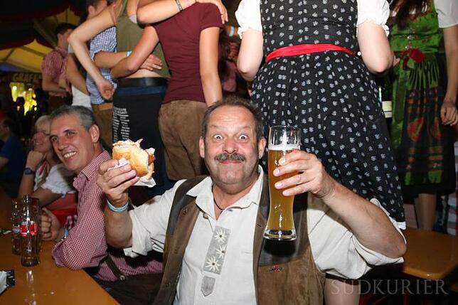 Was zu vespern, ein gutes Bier und Partystimmung, was braucht's mehr?