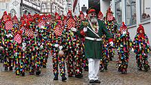 Am Rosenmontag schlängelt sich traditionell der Narrenumzug durch die Straßen von Pfullendorf.