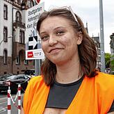 „Viele Radfahrer ignorieren Absprerrungen, Infotafeln und unsere Anweisungen“, sagt Ordnerin Fabienne Bulz.